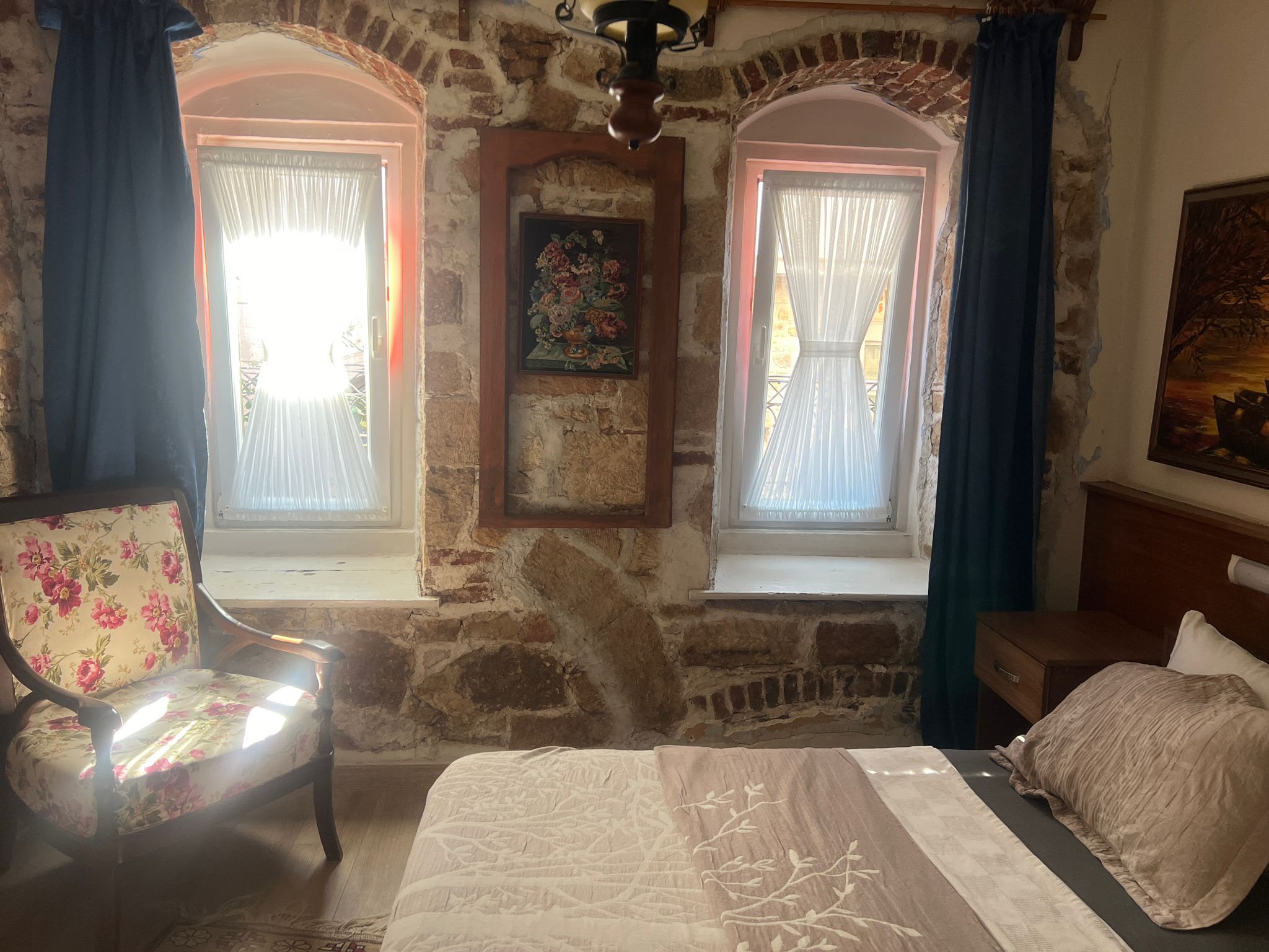 Şekercigiller Ayvalık pansiyon 101 numaralı konuk odası