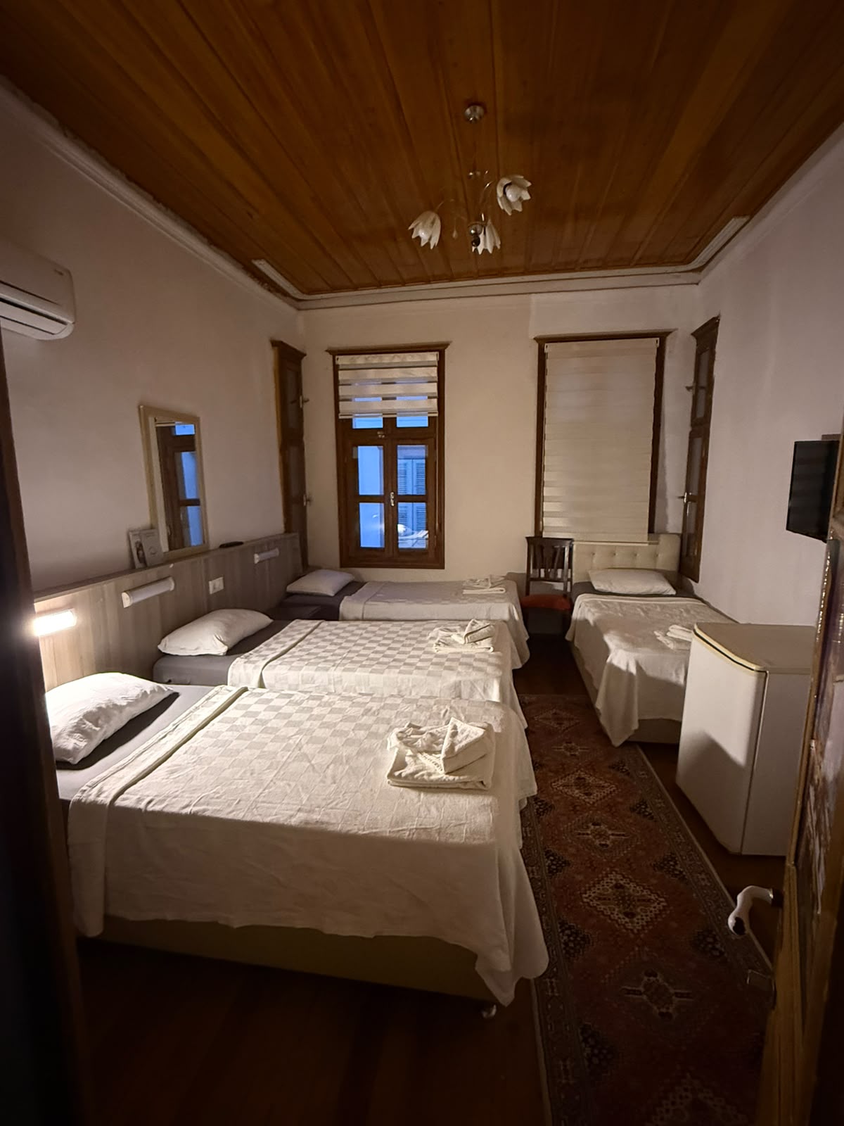 Şekercigiller Ayvalık pansiyon 105 numaralı konuk odası